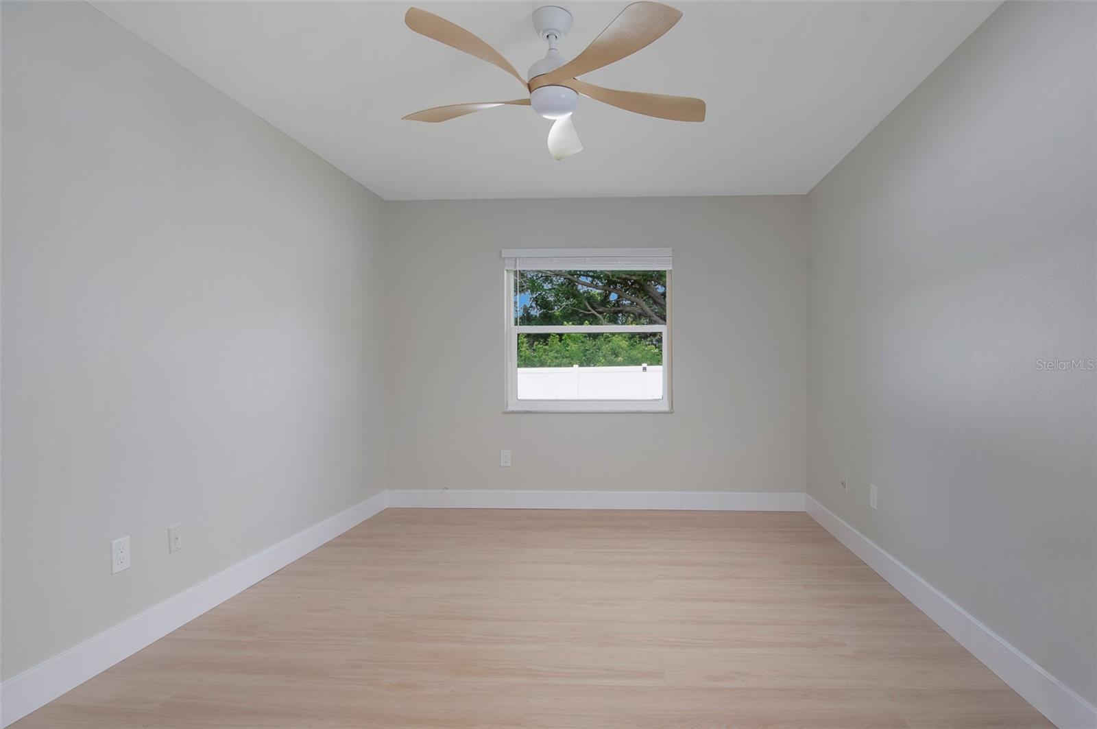 1689 MONTEREY DR — photo 28