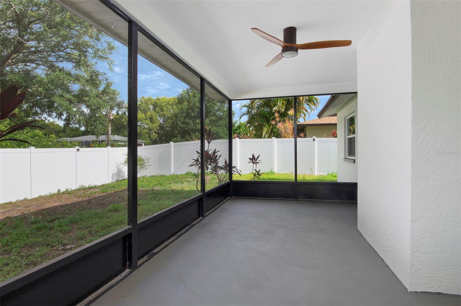 1689 MONTEREY DR — photo 21