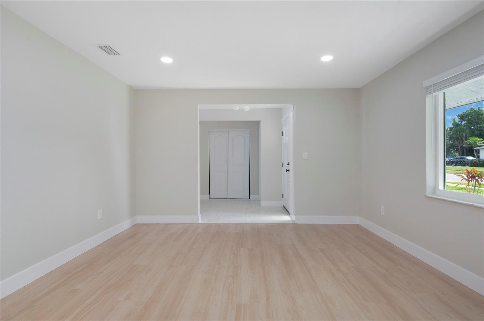 1689 MONTEREY DR — photo 9