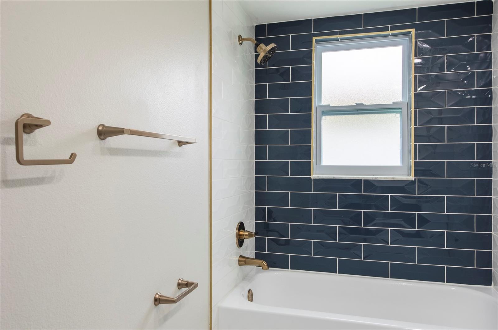 1689 MONTEREY DR — photo 32