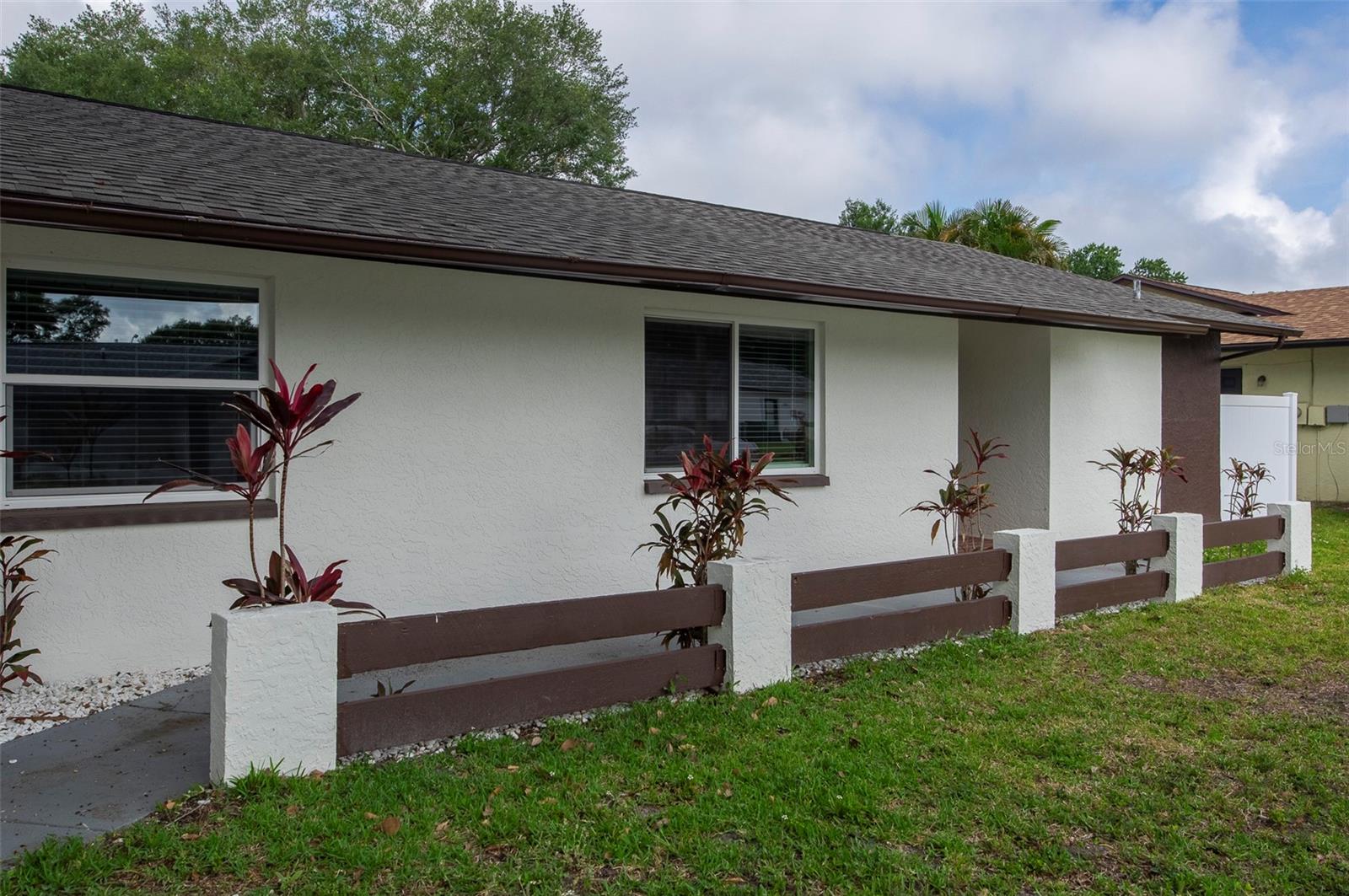 1689 MONTEREY DR — photo 4