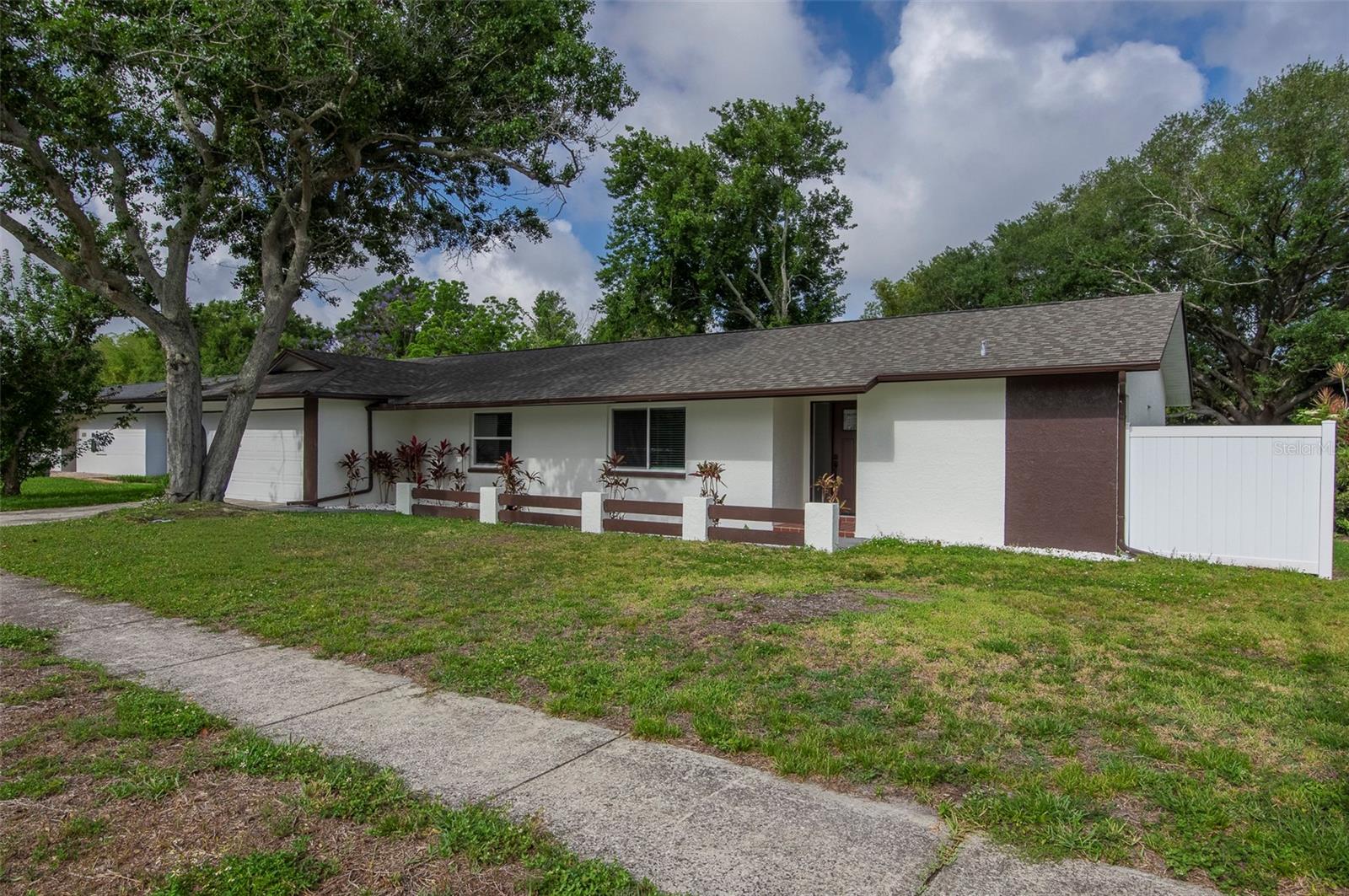 1689 MONTEREY DR — photo 2