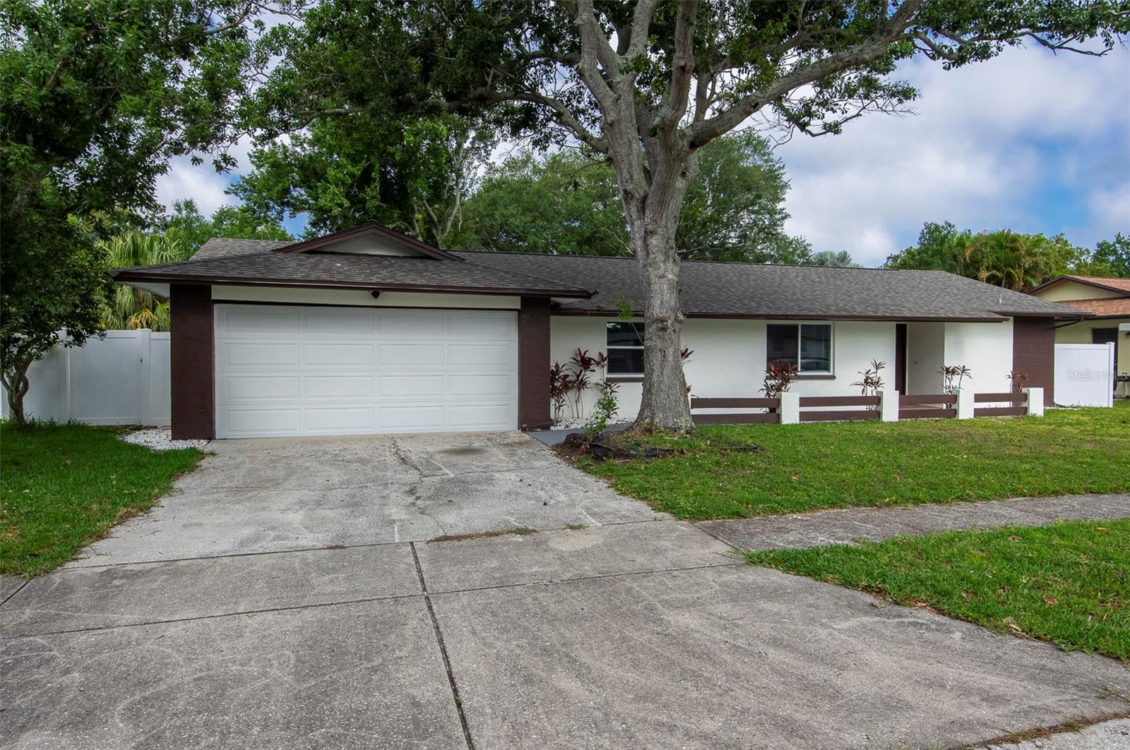 1689 MONTEREY DR — photo 3