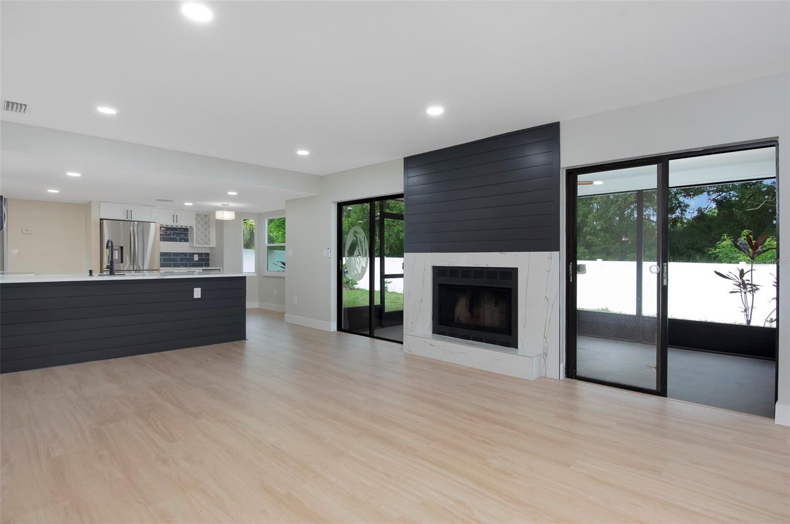 1689 MONTEREY DR — photo 10