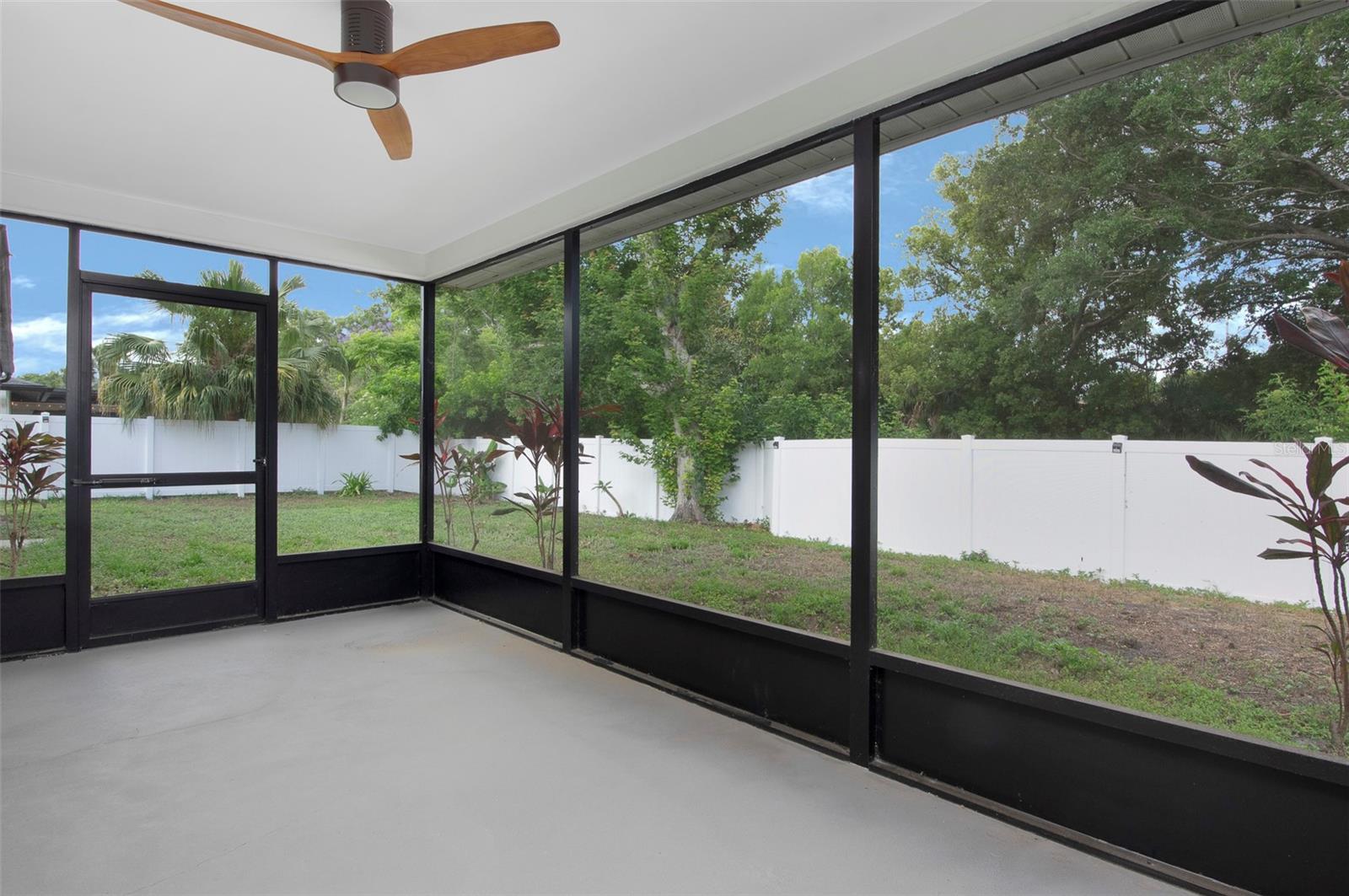 1689 MONTEREY DR — photo 19
