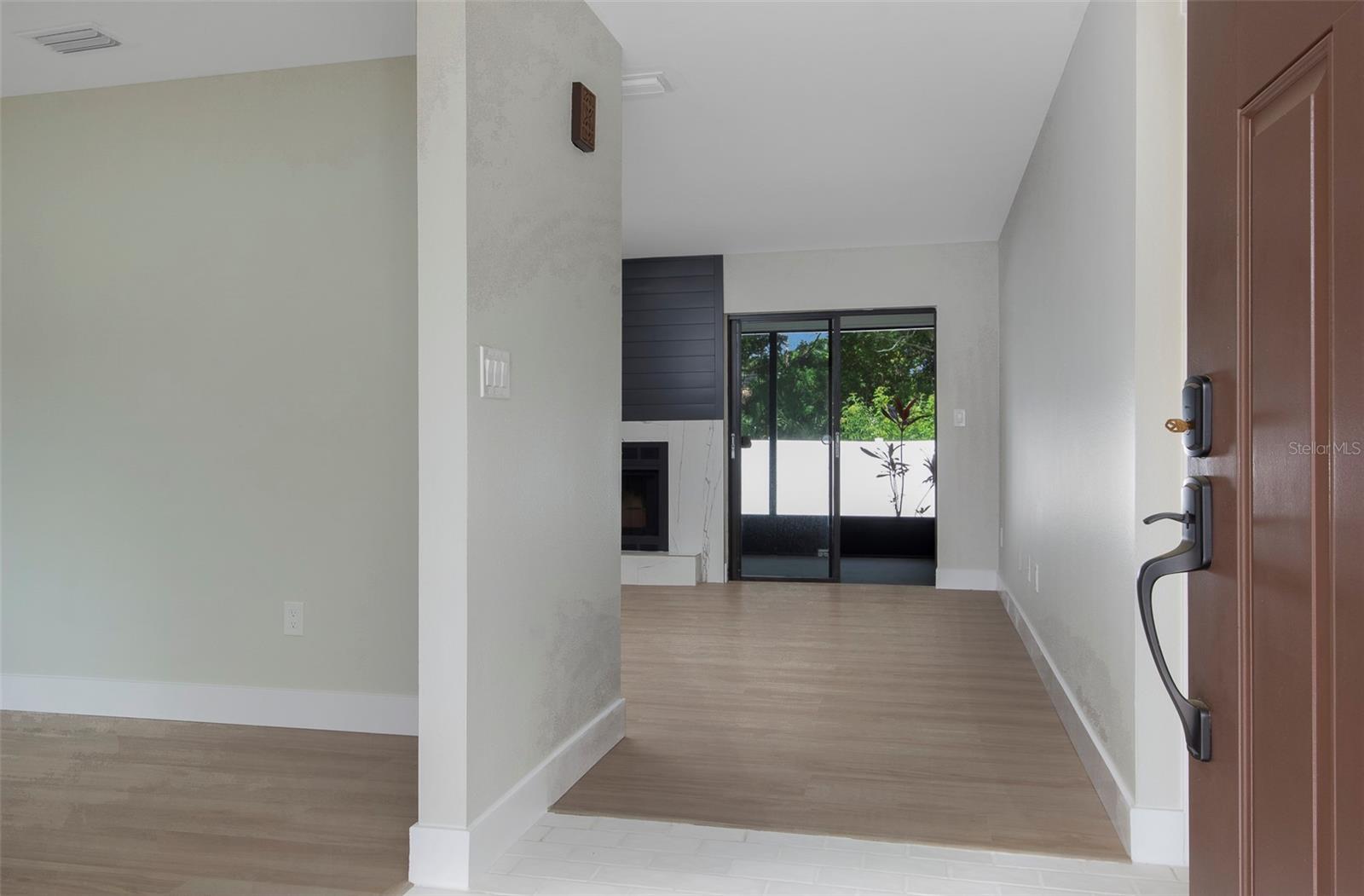 1689 MONTEREY DR — photo 6
