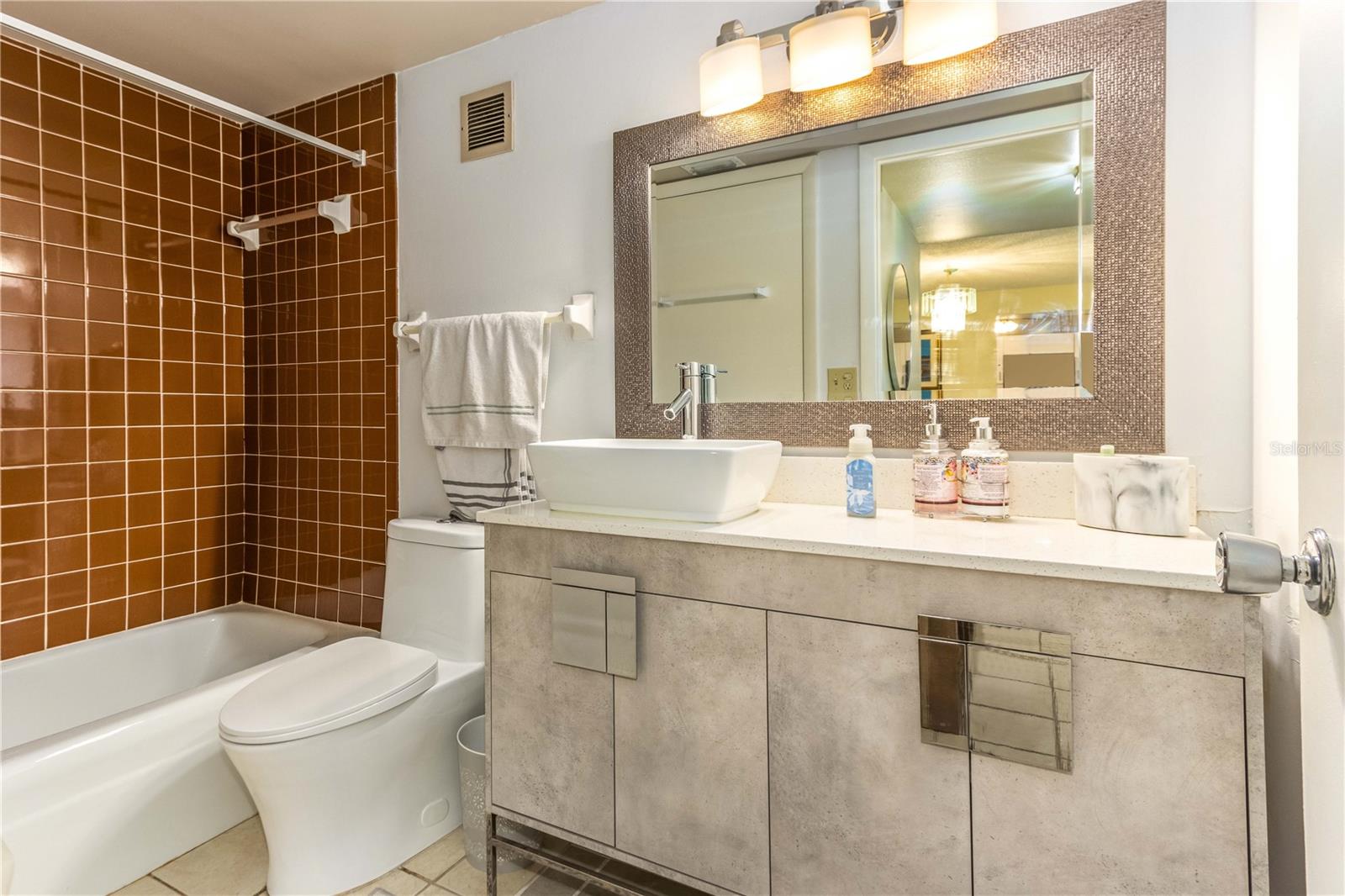 50 HARBOR VIEW LN #11 — photo 32