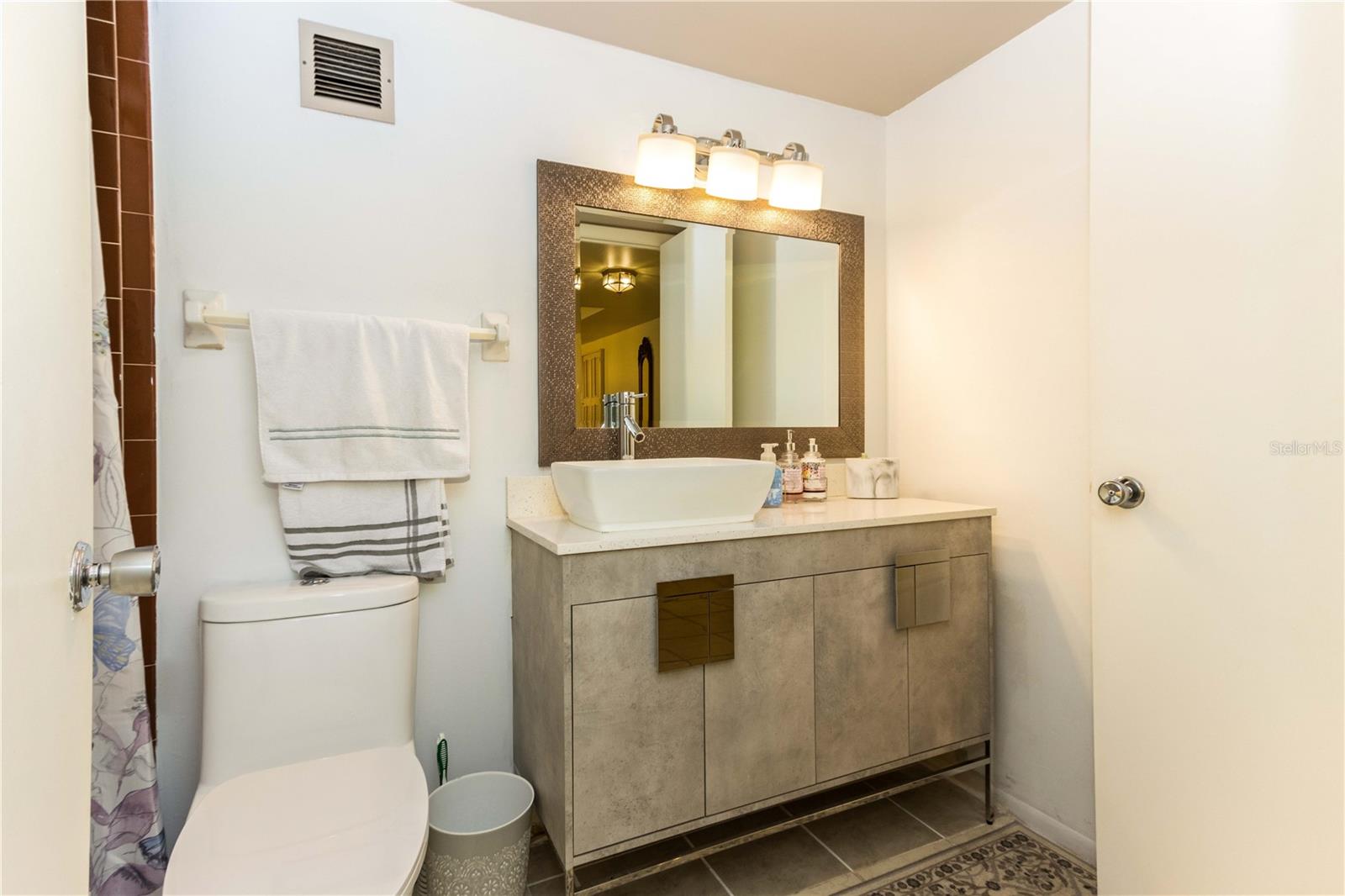 50 HARBOR VIEW LN #11 — photo 31