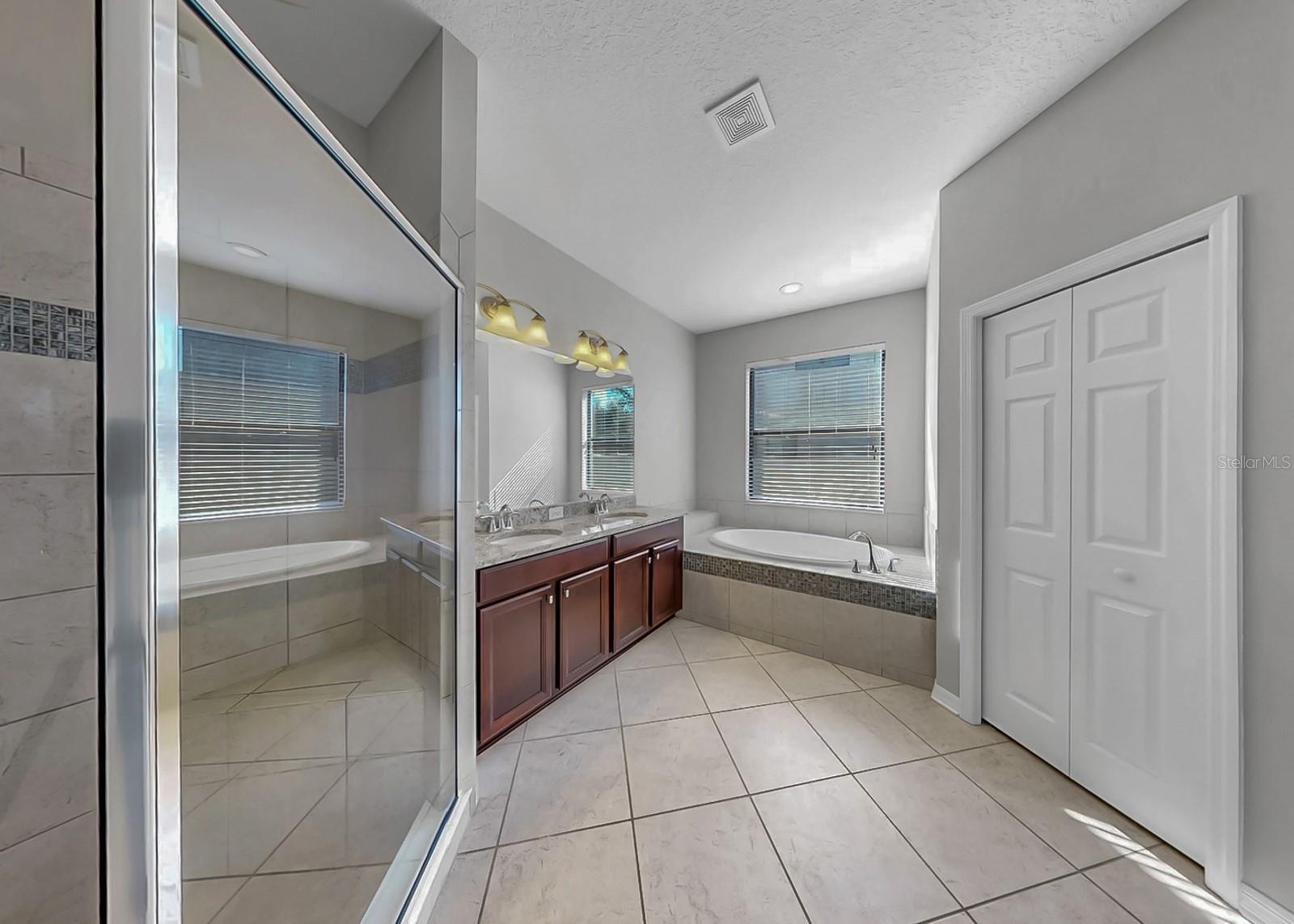 7109 SPINDLE TREE LN — photo 23
