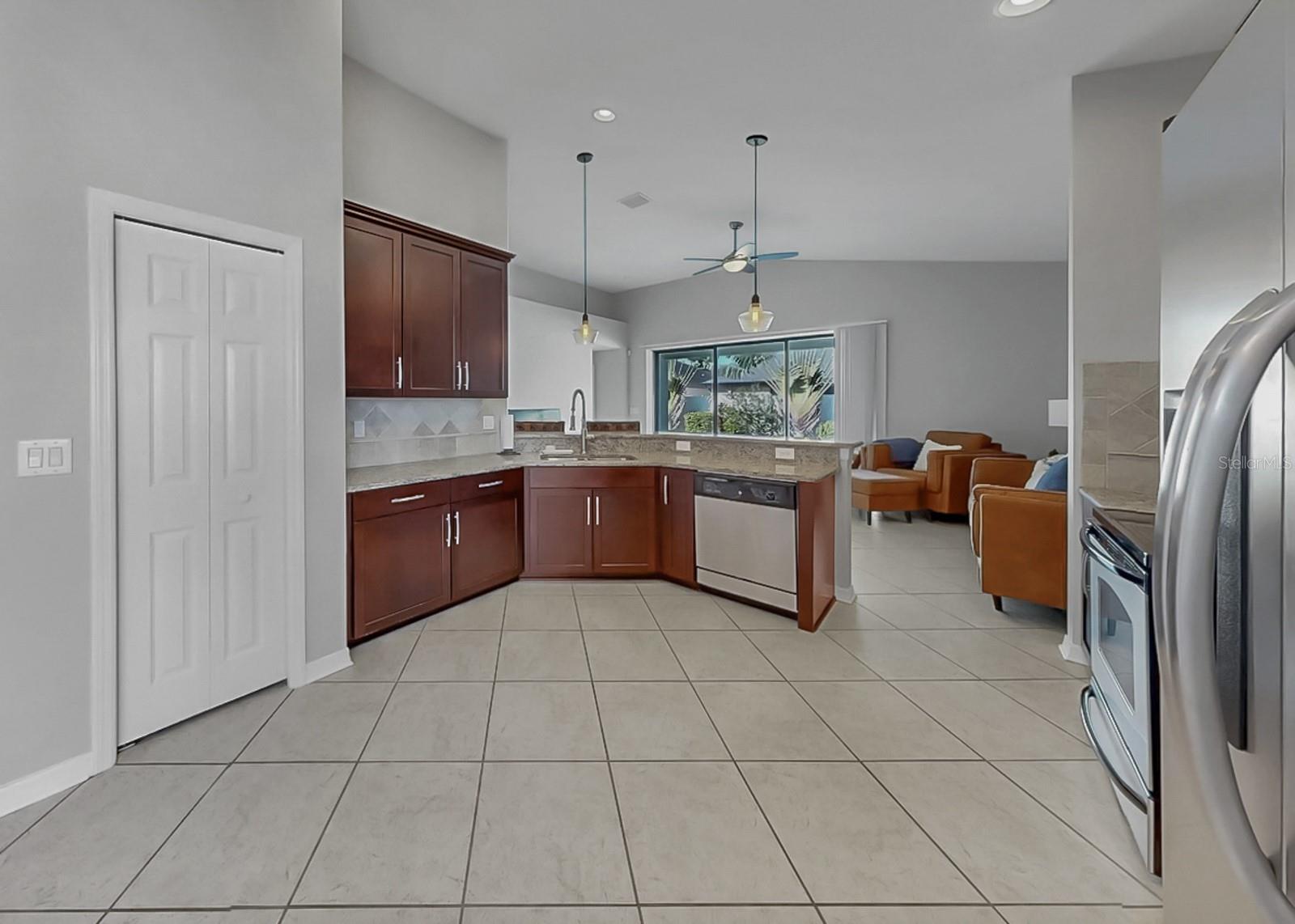 7109 SPINDLE TREE LN — photo 31
