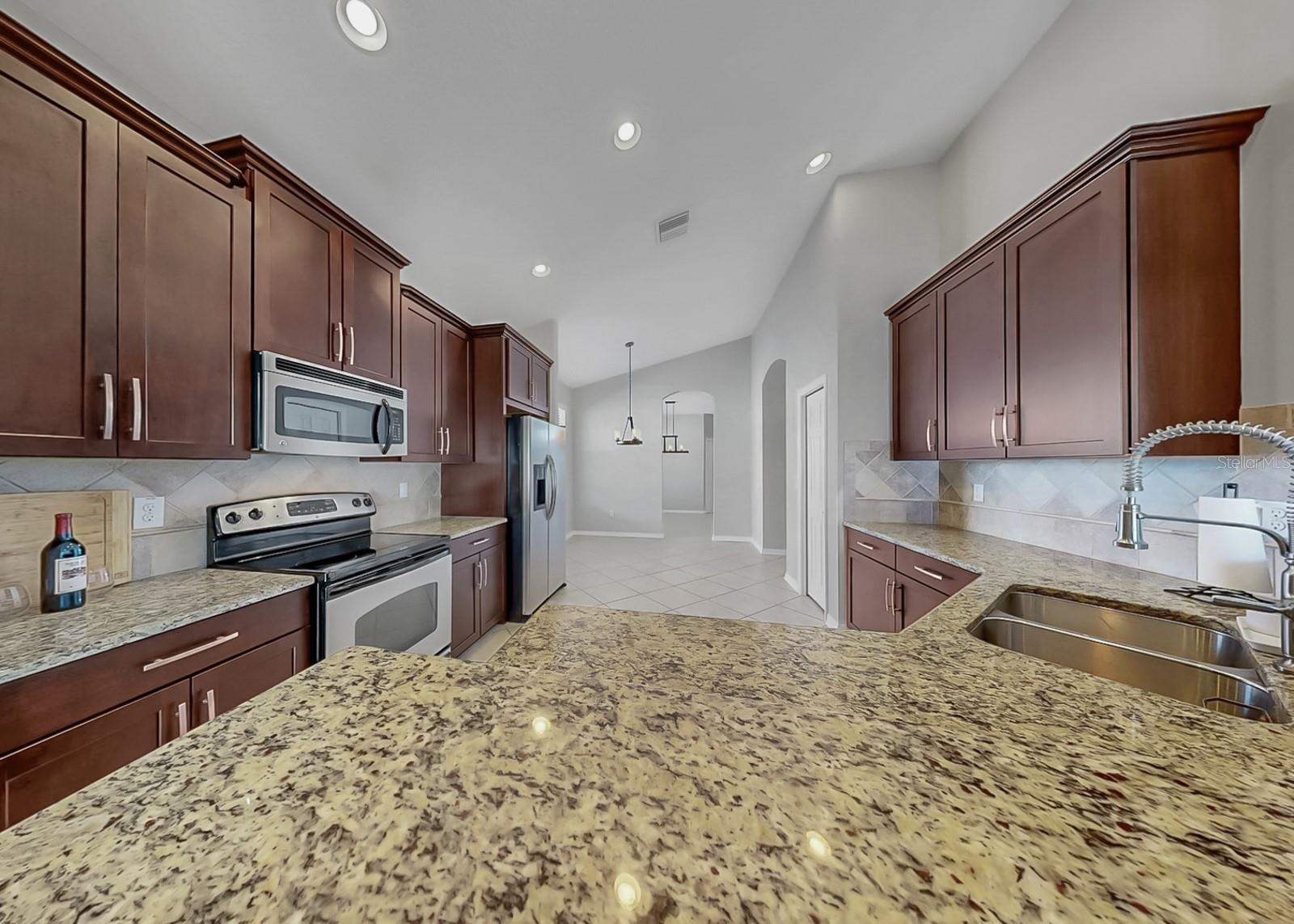 7109 SPINDLE TREE LN — photo 32