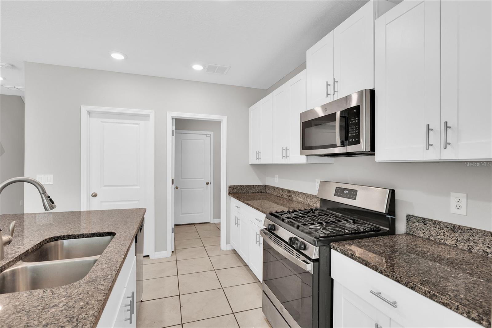 5204 WHITE CHICORY DR — photo 9