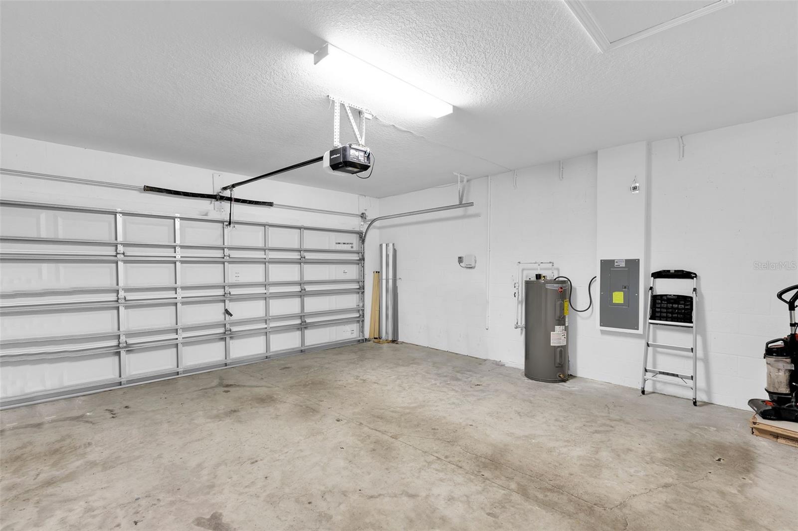 5204 WHITE CHICORY DR — photo 49