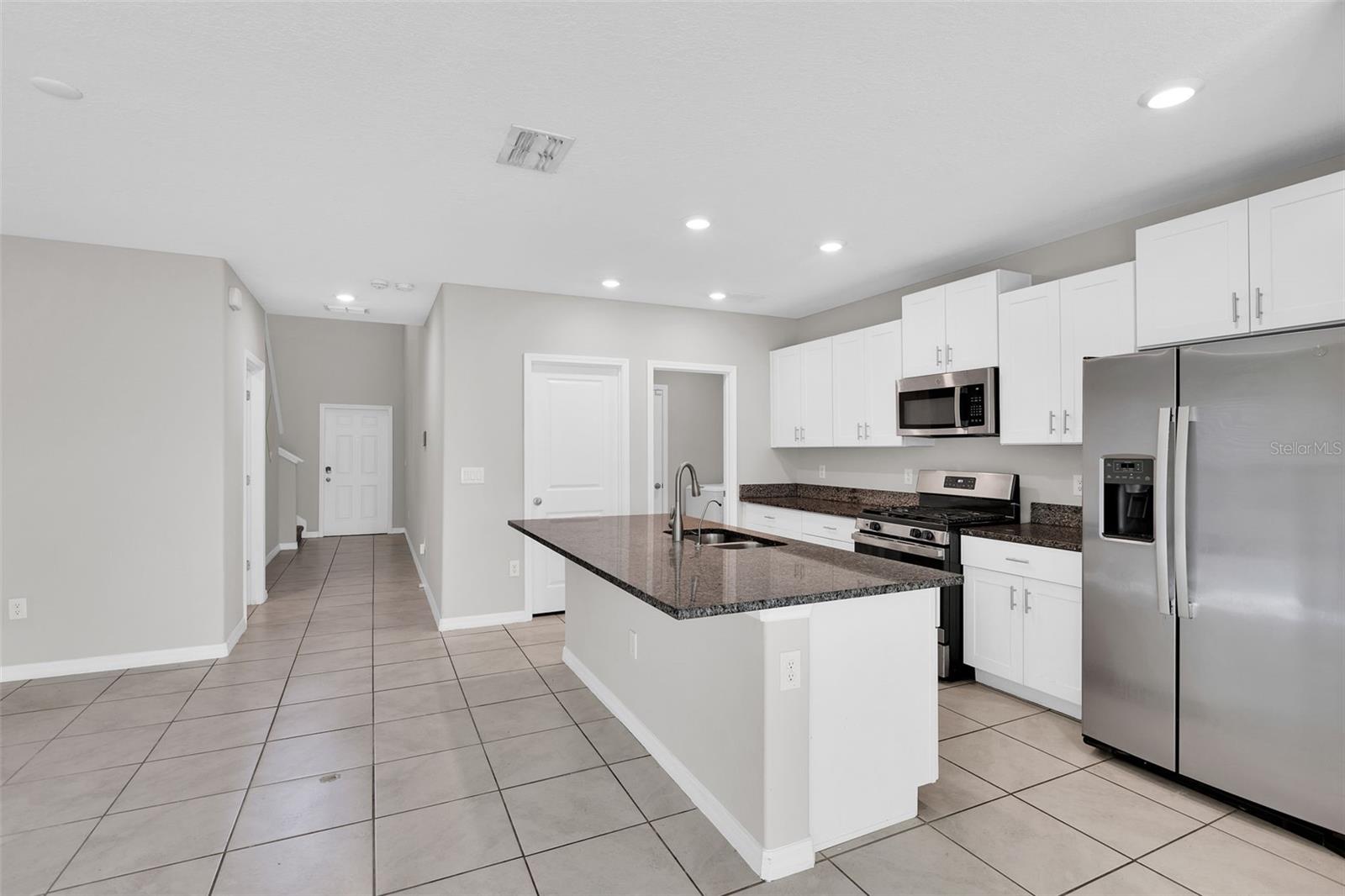 5204 WHITE CHICORY DR — photo 8