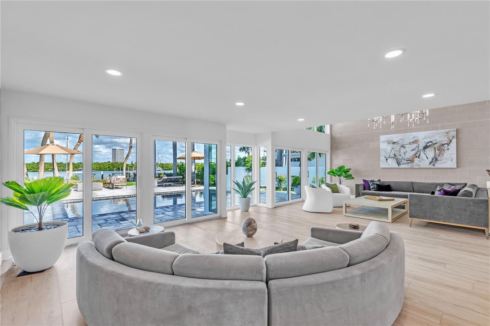 701 TYLER DR — photo 10