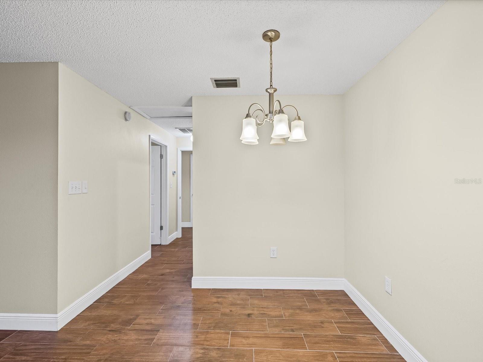 6037 CHESHAM DR #7 — photo 12