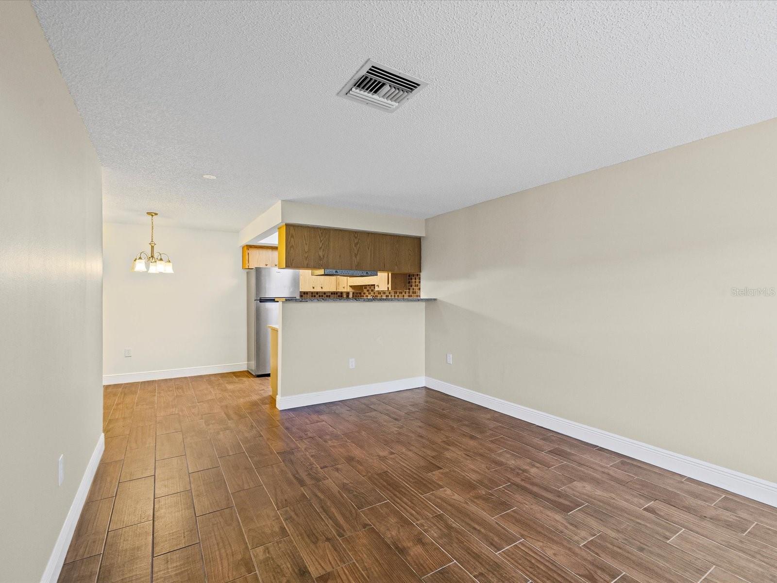 6037 CHESHAM DR #7 — photo 4