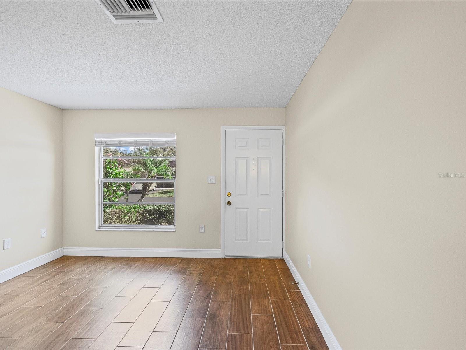 6037 CHESHAM DR #7 — photo 6