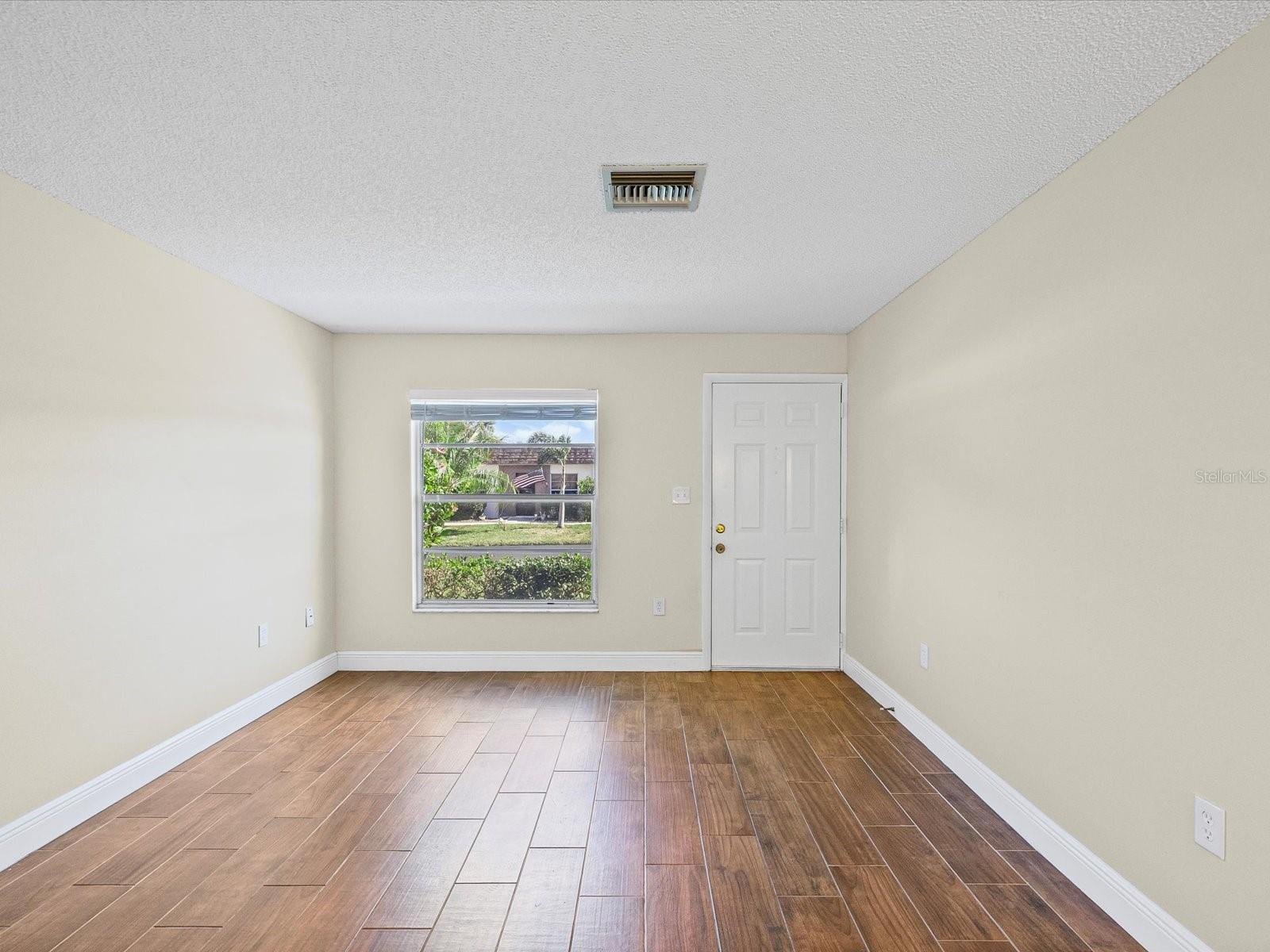 6037 CHESHAM DR #7 — photo 8