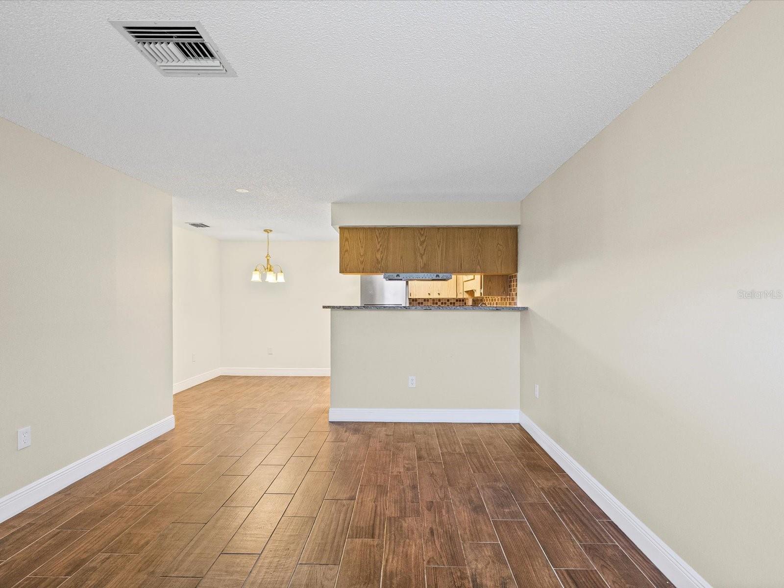 6037 CHESHAM DR #7 — photo 5