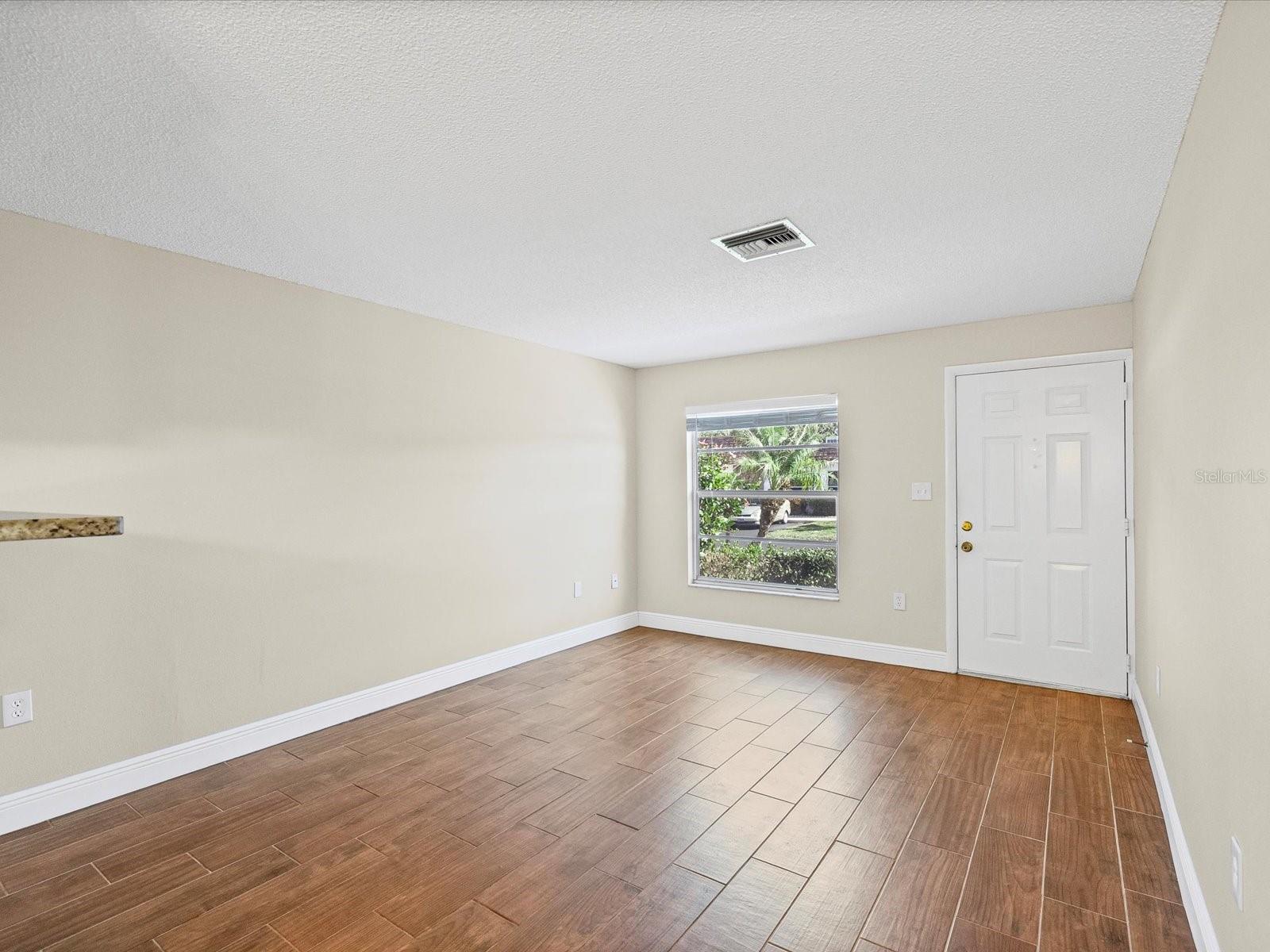 6037 CHESHAM DR #7 — photo 7