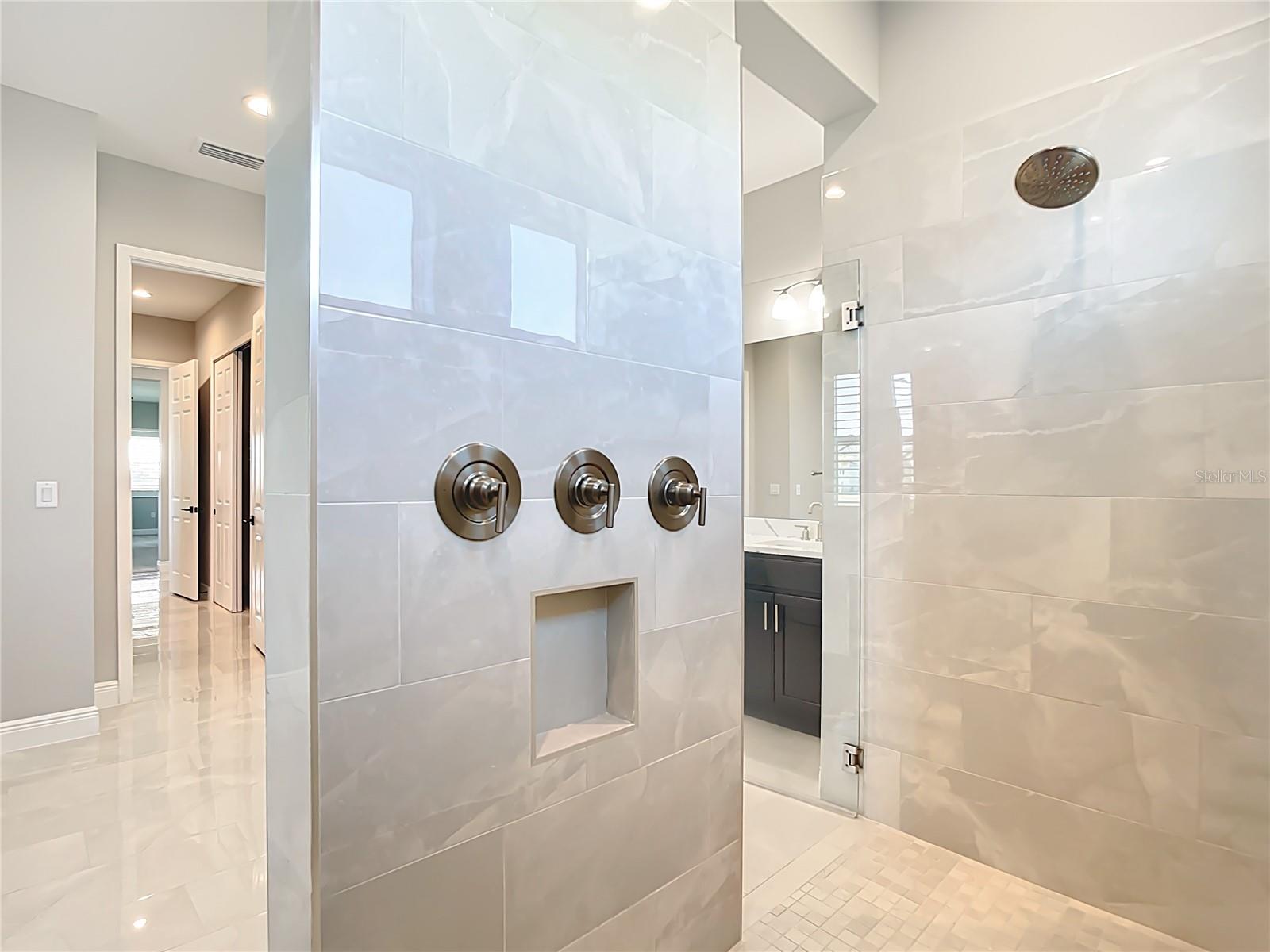 3586 RECURVE CIR — photo 31