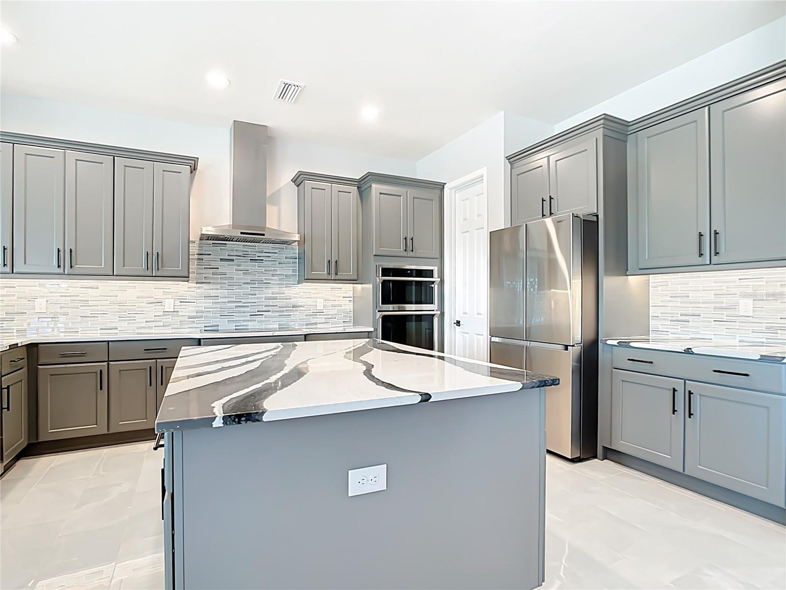3586 RECURVE CIR — photo 18