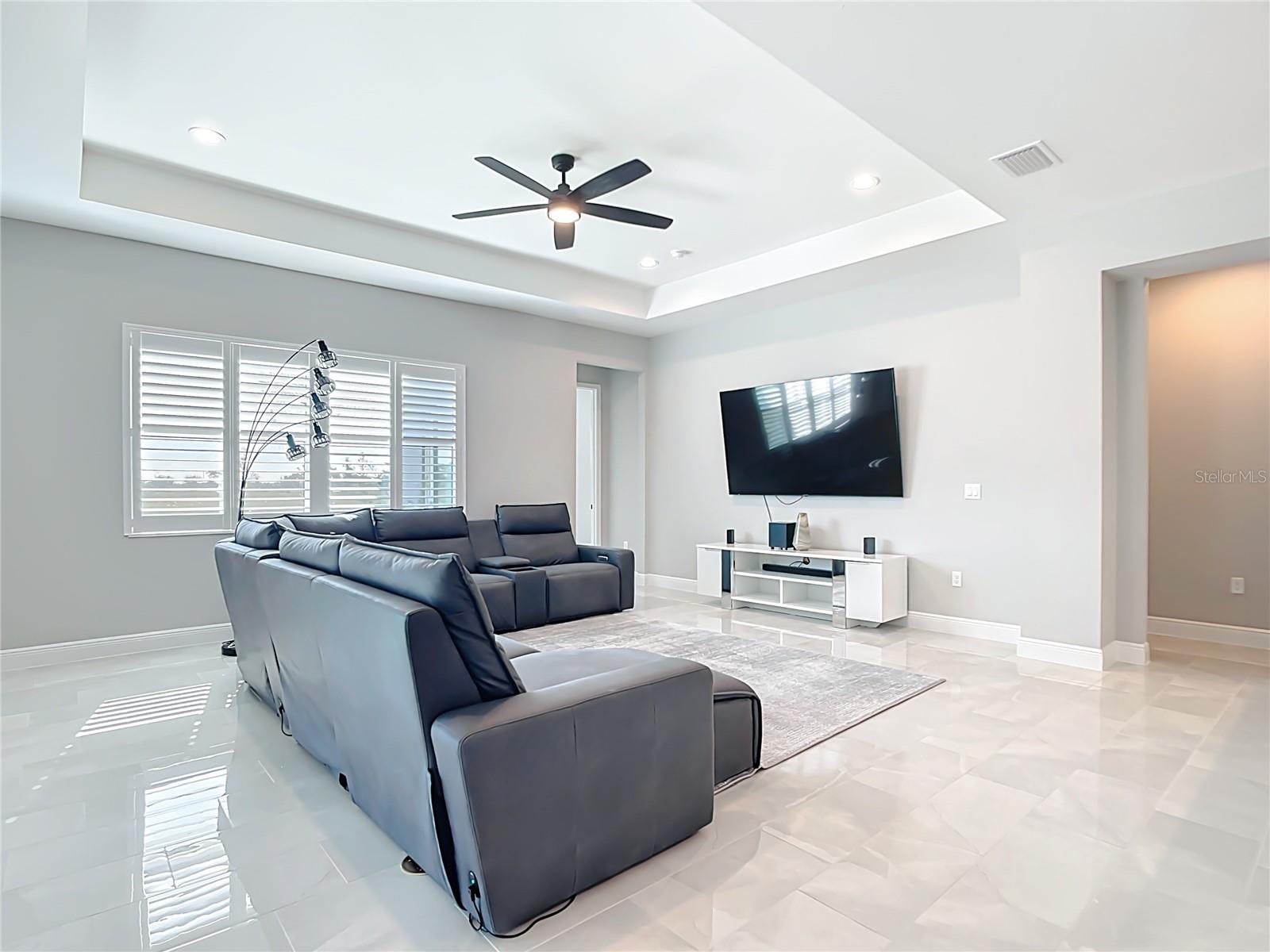 3586 RECURVE CIR — photo 22