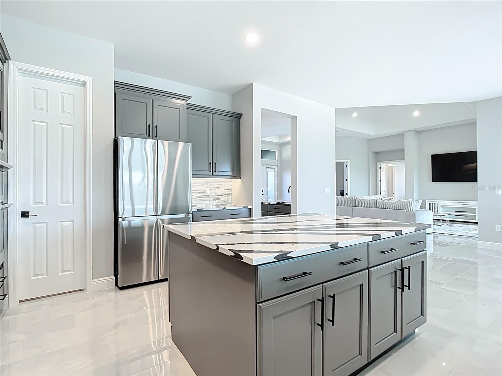 3586 RECURVE CIR — photo 13