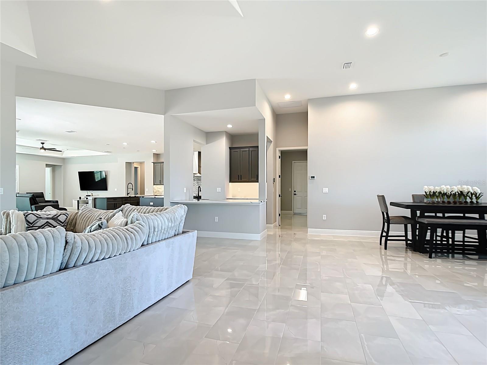 3586 RECURVE CIR — photo 10