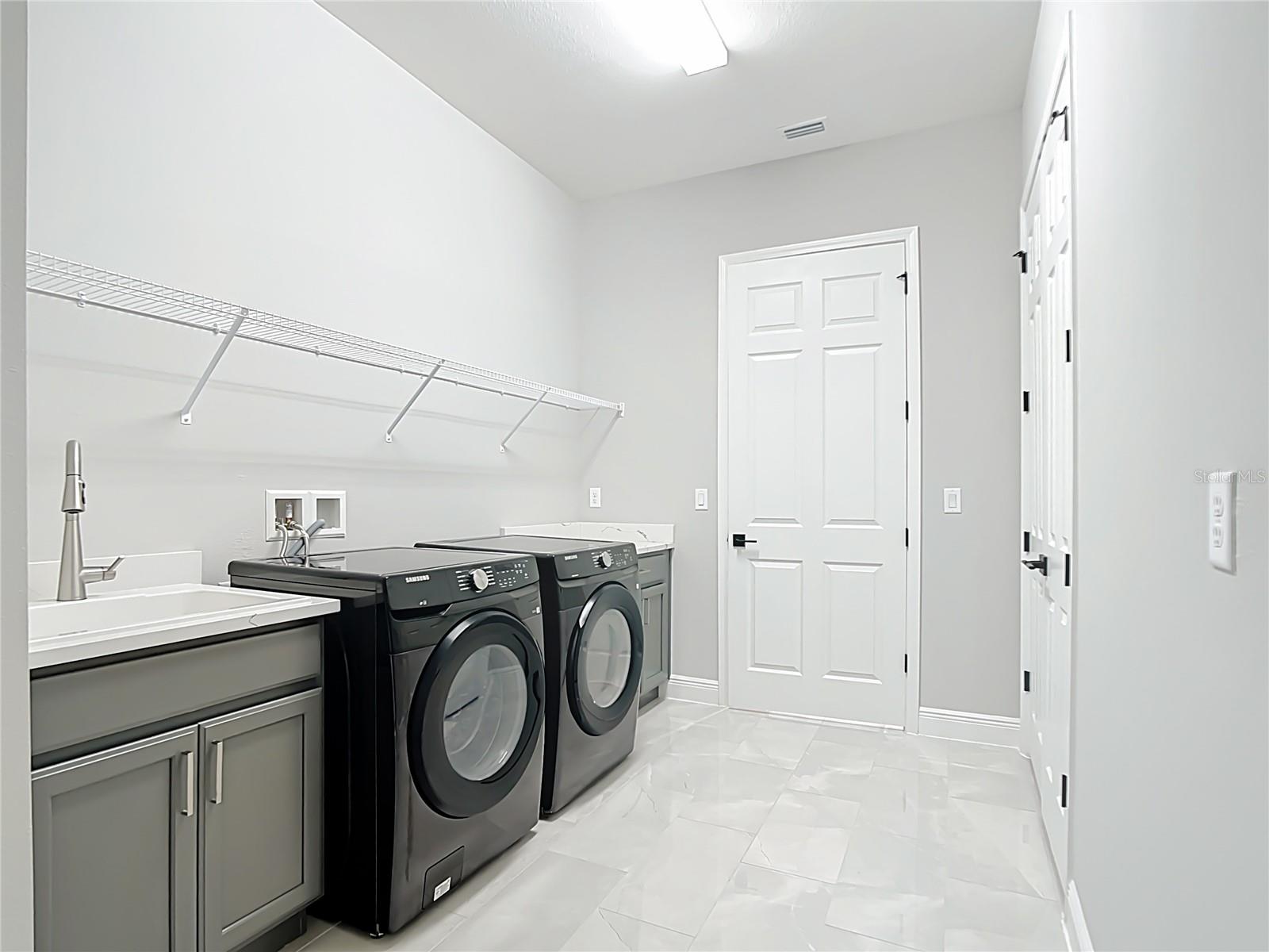 3586 RECURVE CIR — photo 46