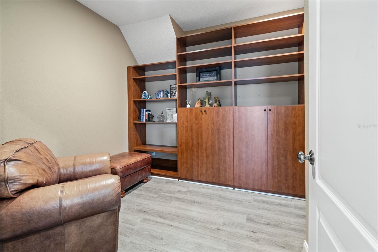 7305 GABERIA RD — photo 28