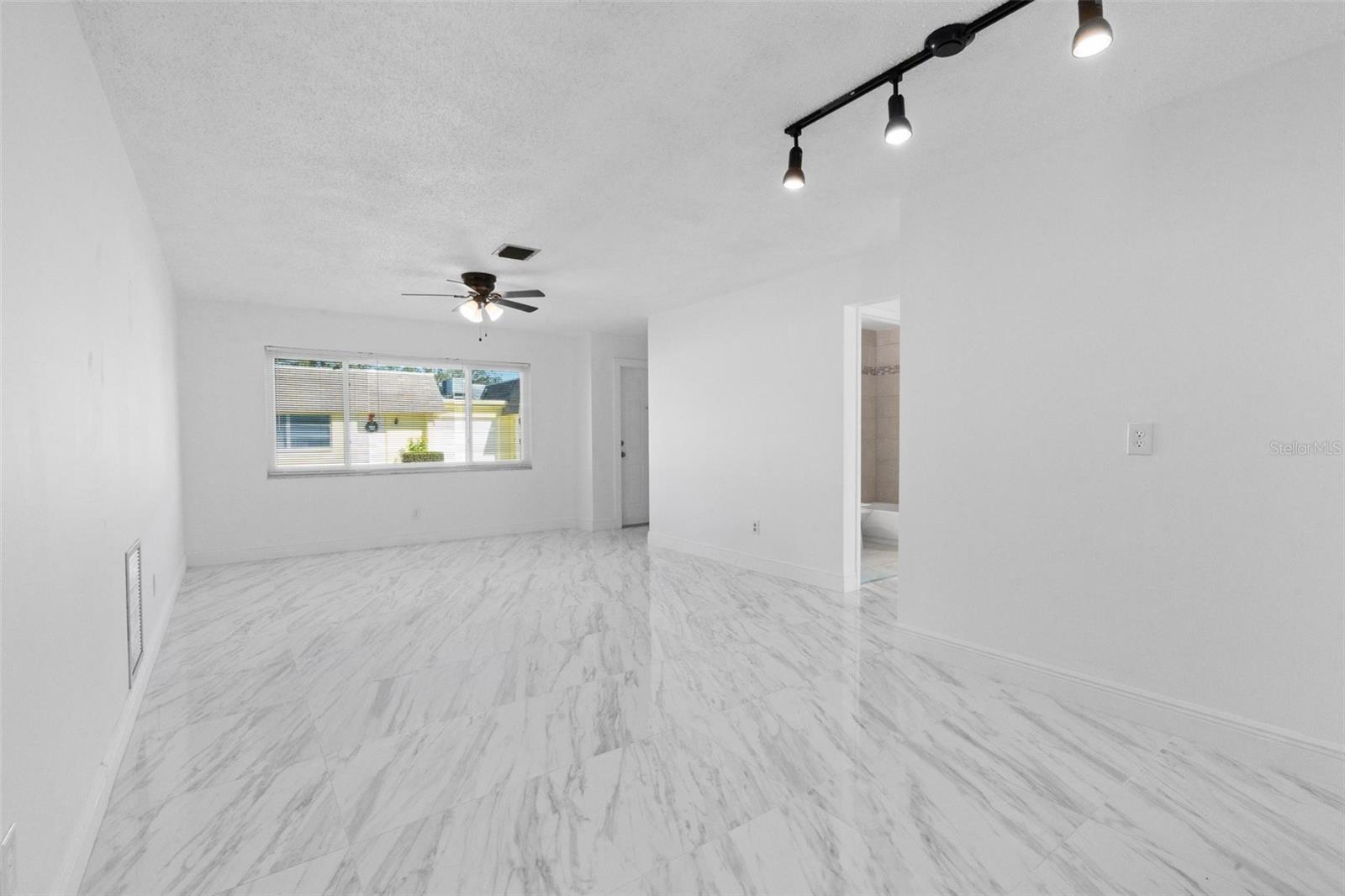 7050 VERSAILLES N — photo 11