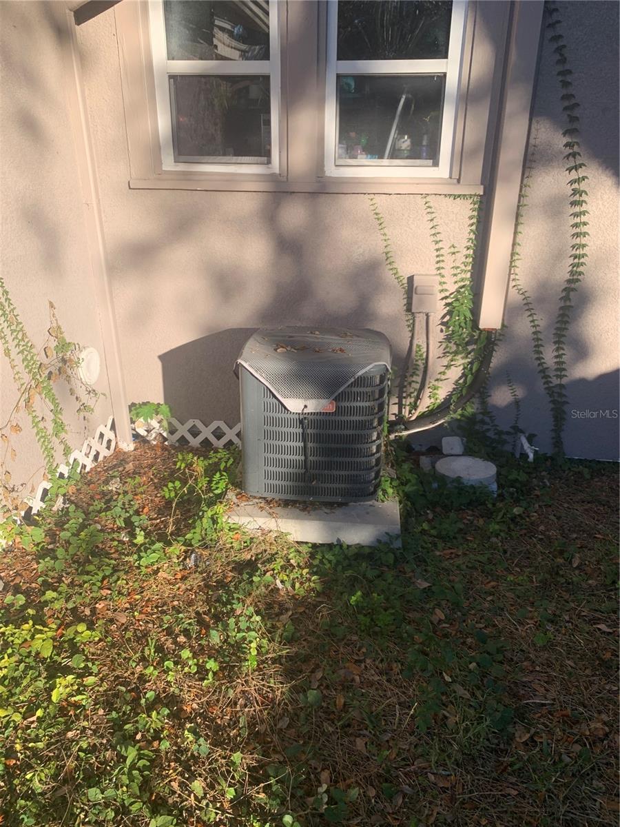 1880 SYLVAN DR — photo 12