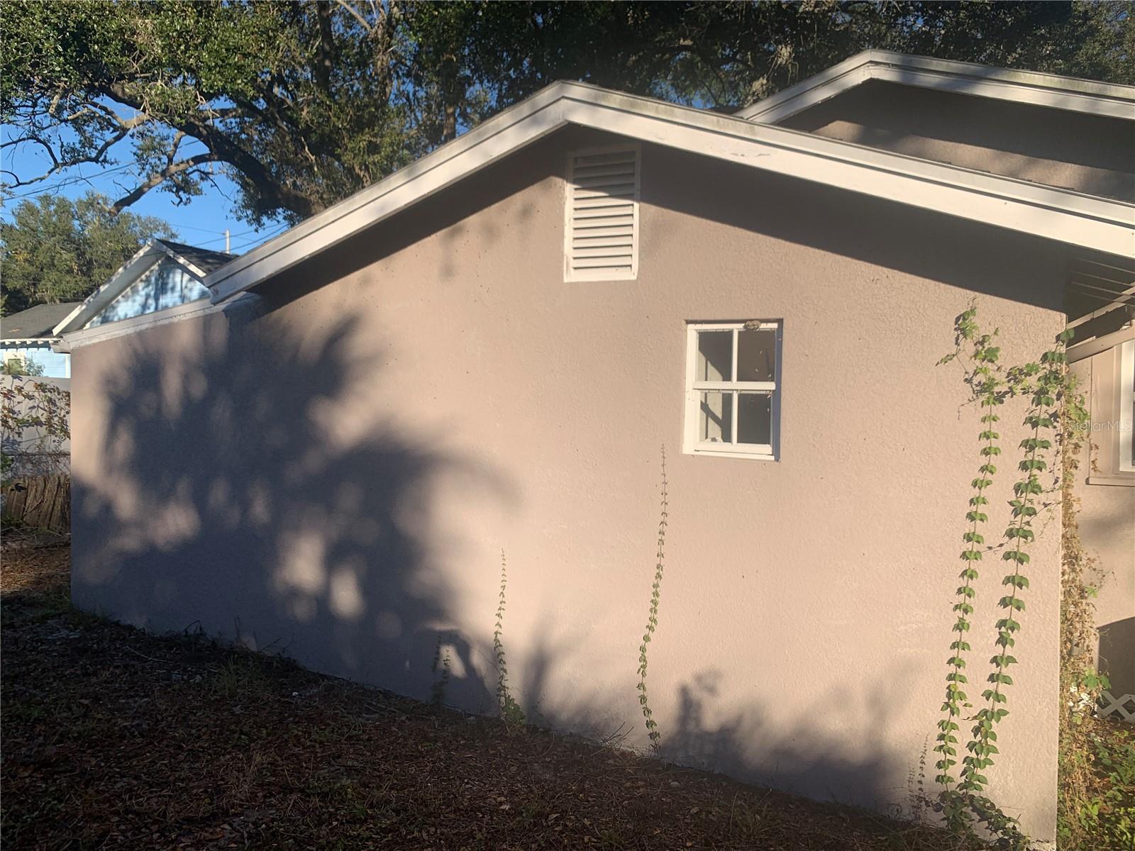 1880 SYLVAN DR — photo 9