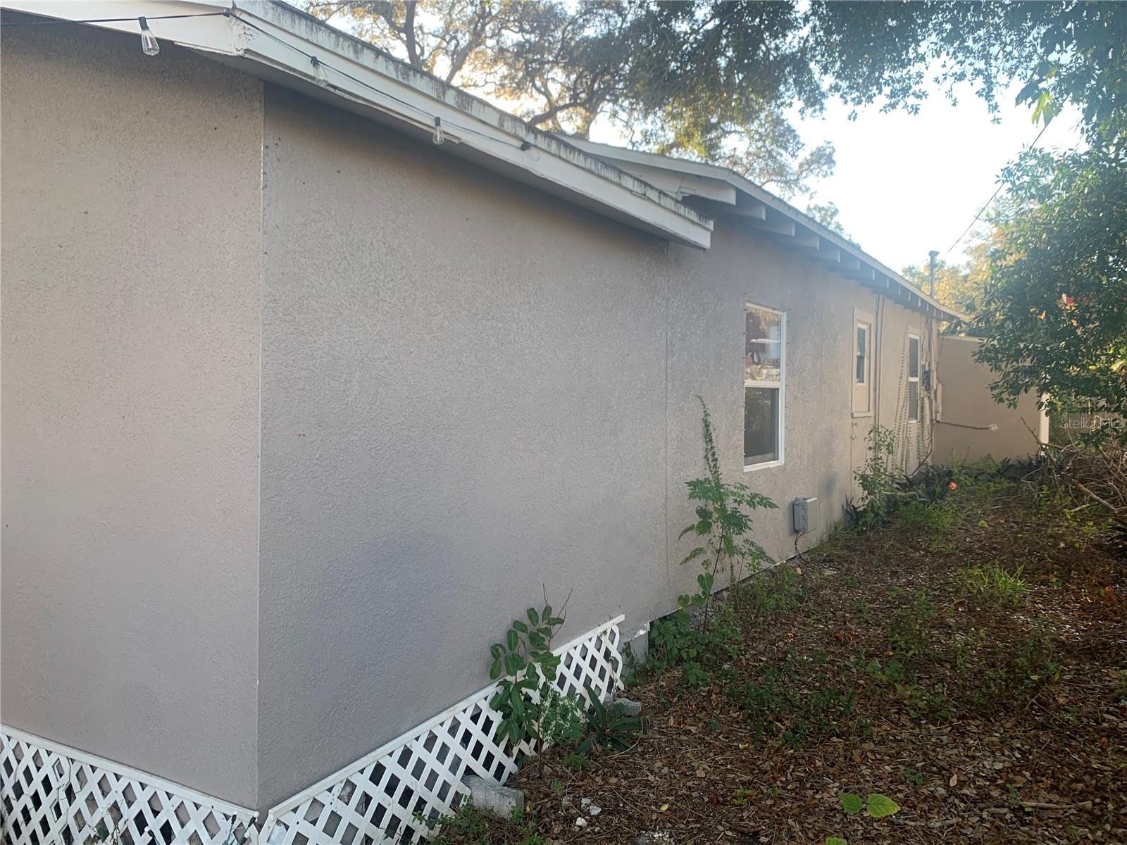 1880 SYLVAN DR — photo 3