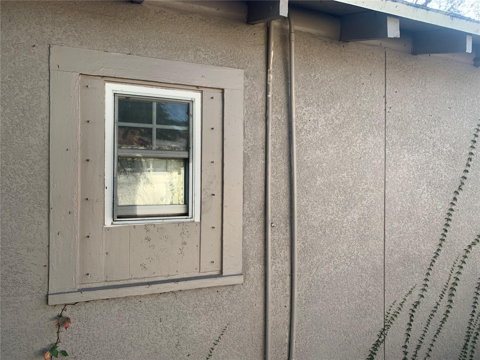 1880 SYLVAN DR — photo 4