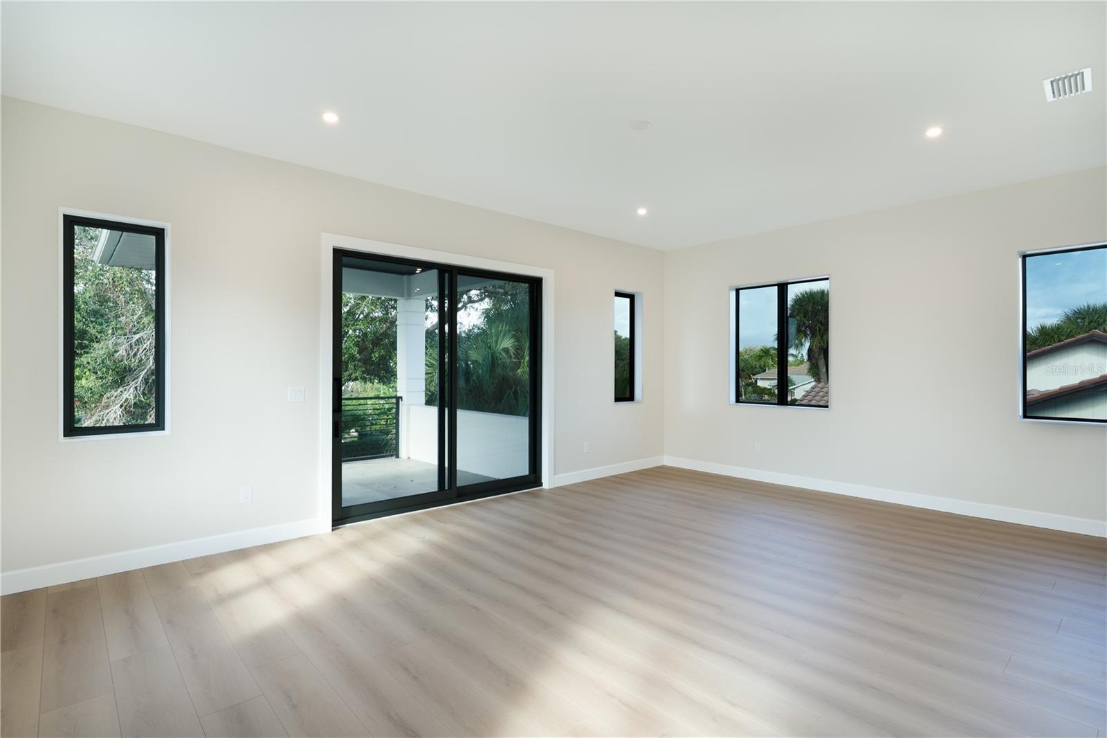 2414 BAYSHORE RD — photo 24