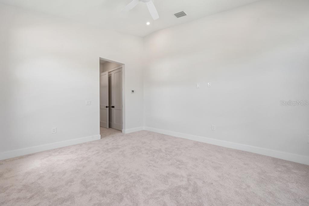 527 VENICE LN — photo 39