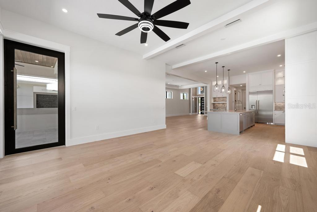 527 VENICE LN — photo 32