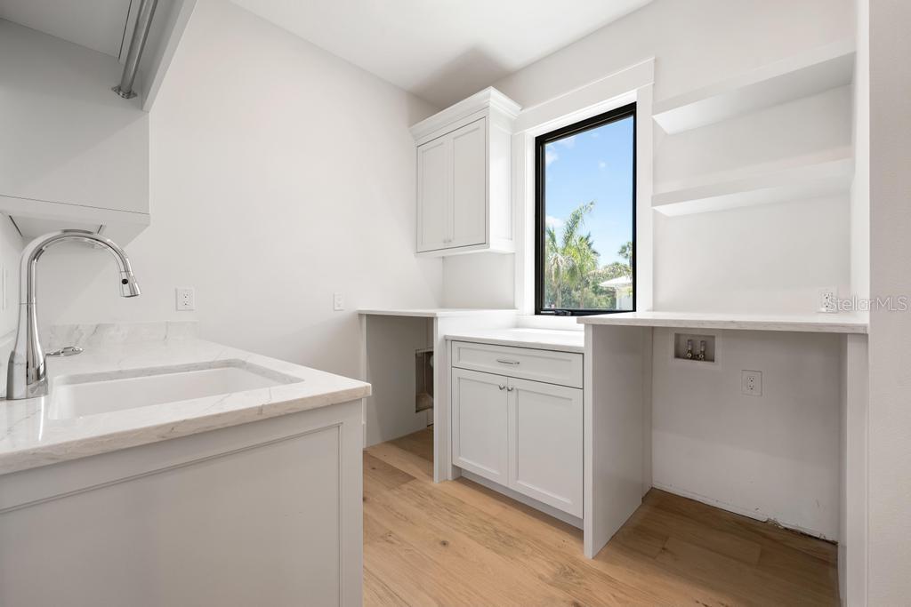 527 VENICE LN — photo 35