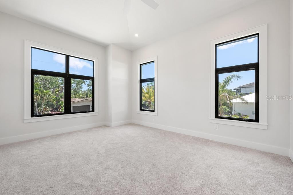 527 VENICE LN — photo 37