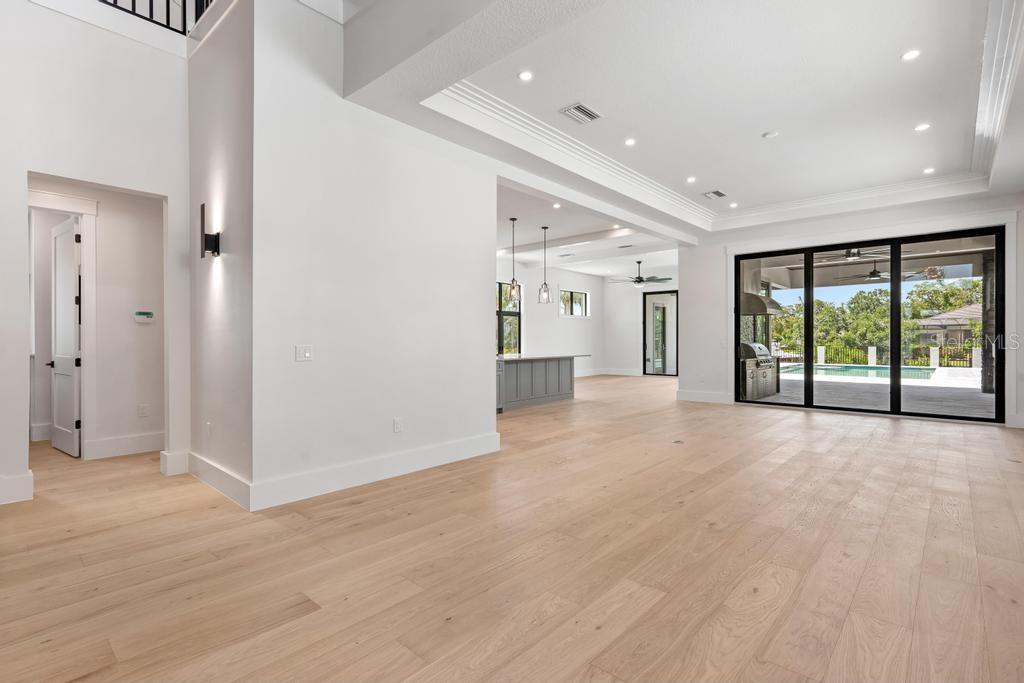 527 VENICE LN — photo 6
