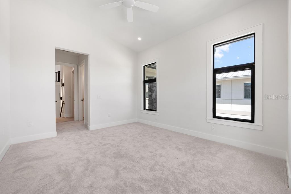 527 VENICE LN — photo 45
