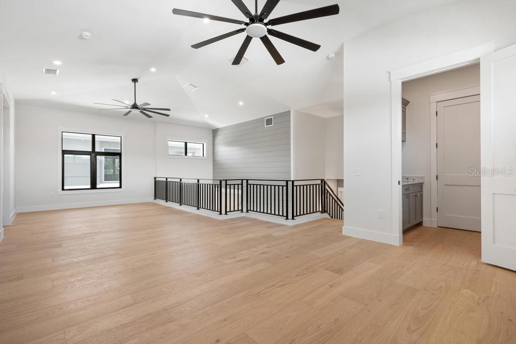 527 VENICE LN — photo 48