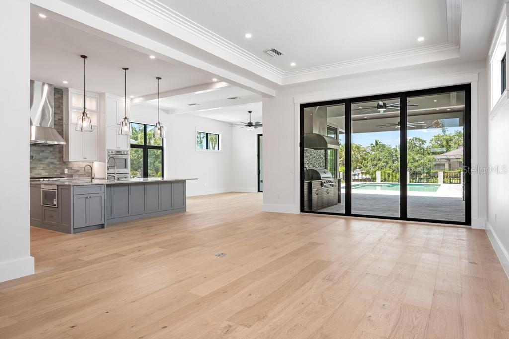 527 VENICE LN — photo 8