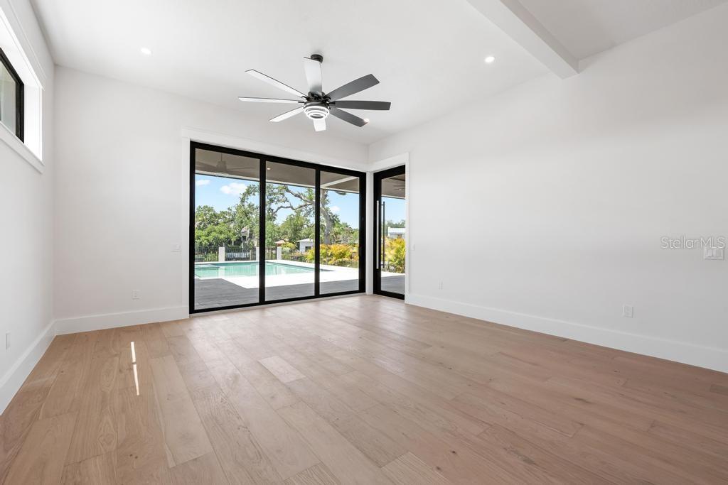 527 VENICE LN — photo 26