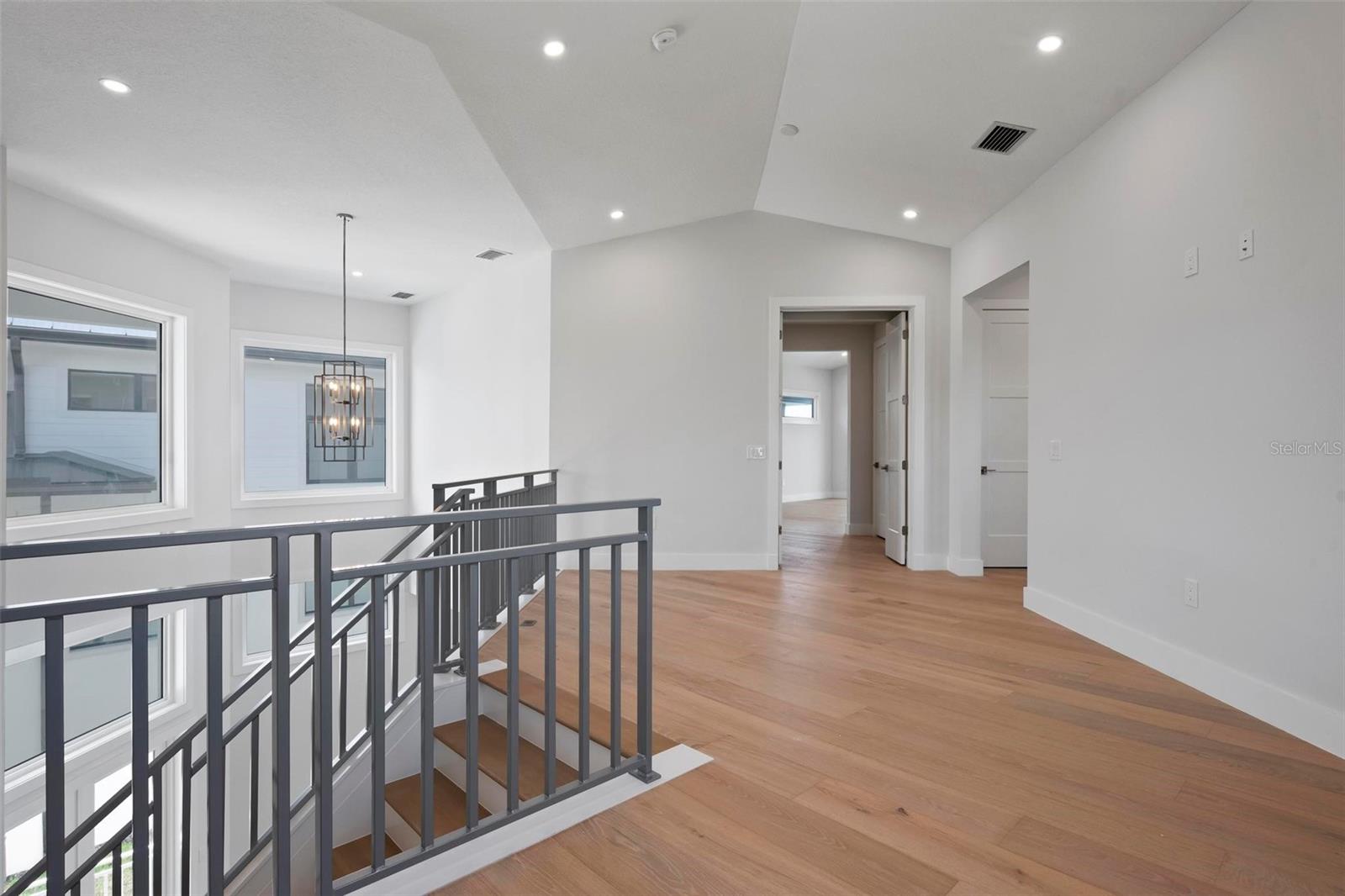 533 VENICE LN — photo 47