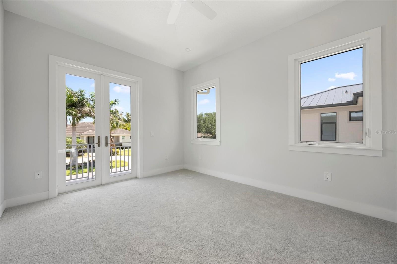 533 VENICE LN — photo 35