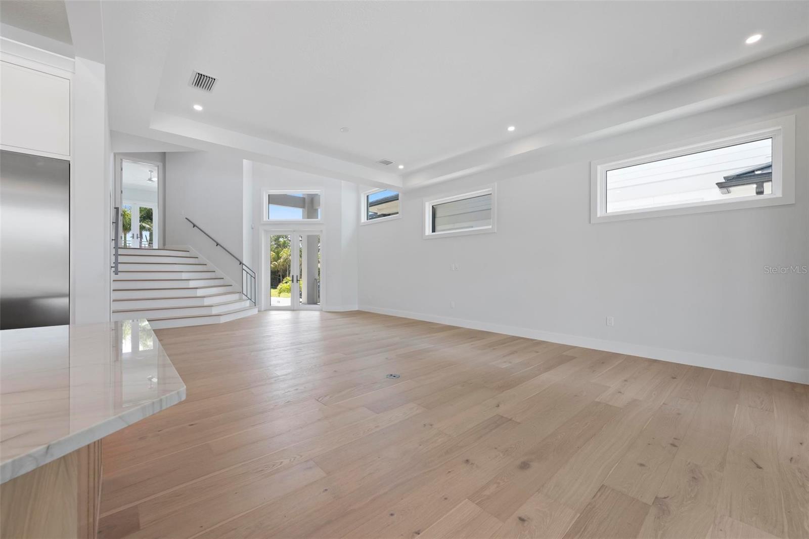 533 VENICE LN — photo 15